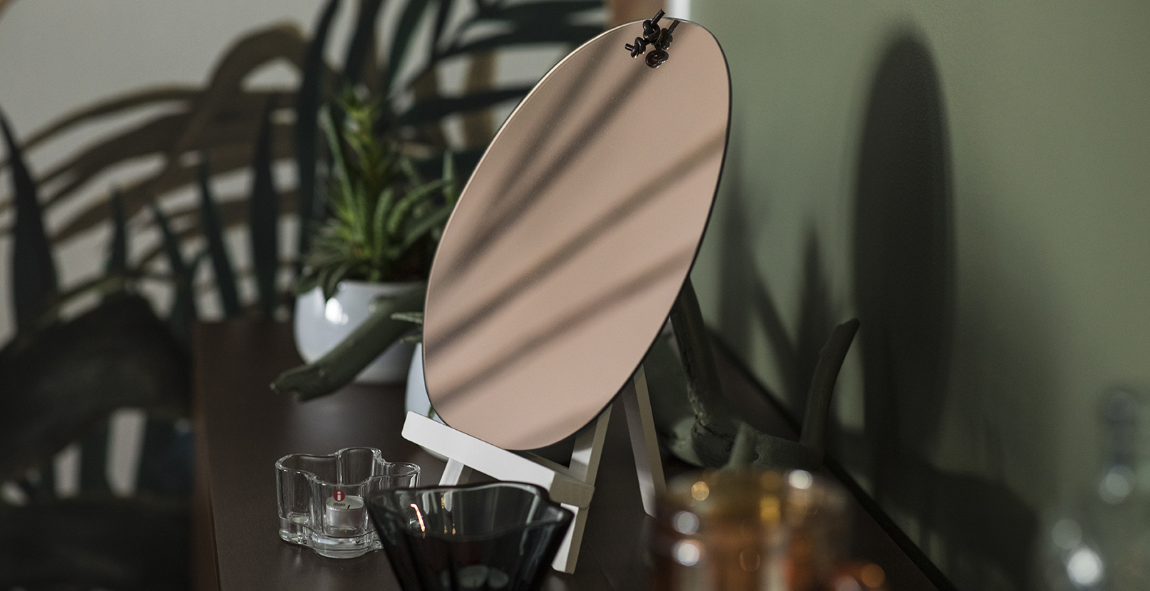 Siivotessa tulee katsoneeksi peiliin