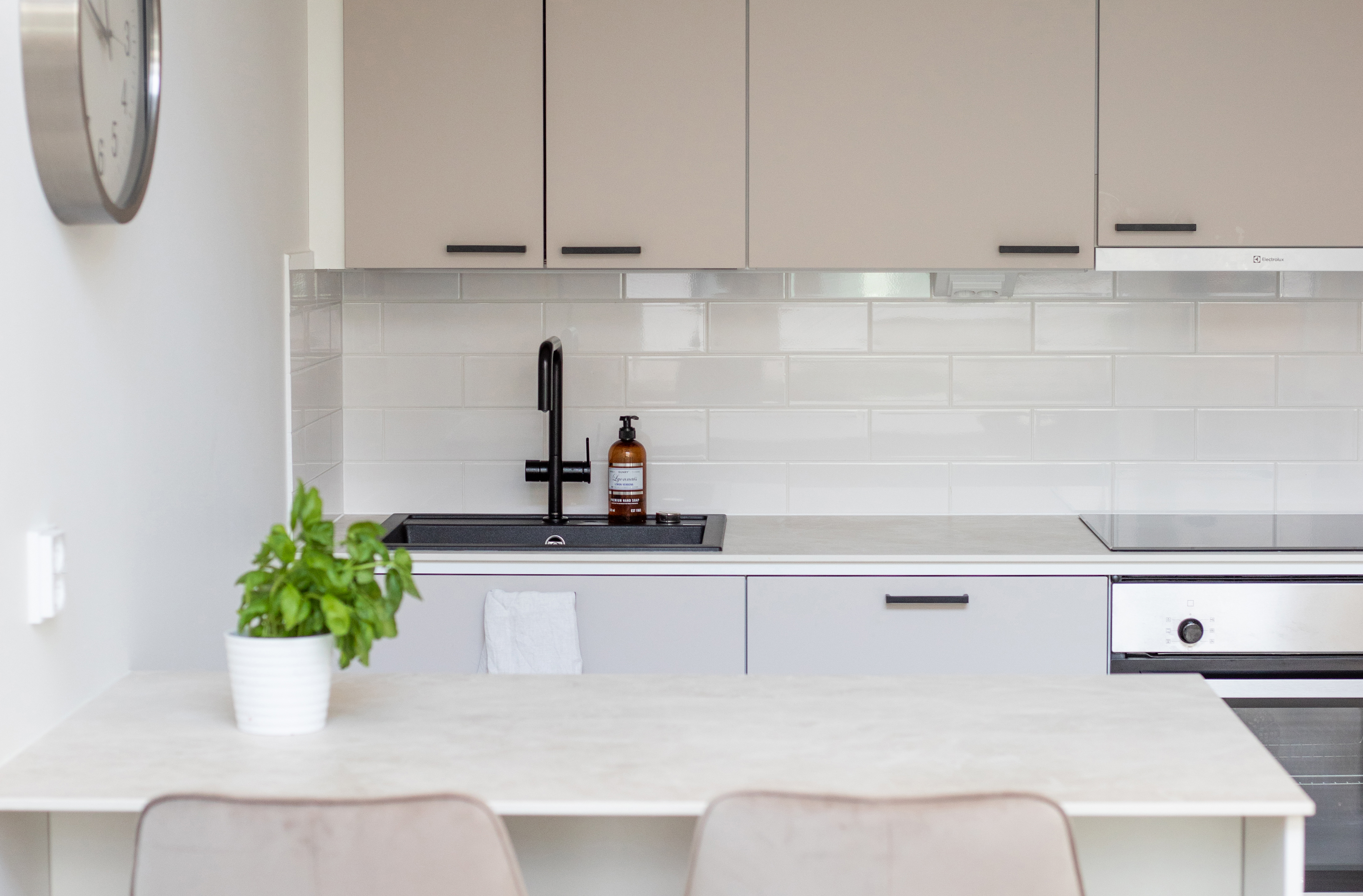 Uudiskohteen sisustusmateriaalit yhes koos